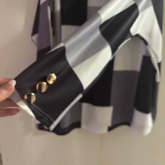 Two Polyester tops - Picture 9 of 11